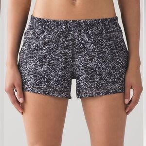 Lululemon Chasing Waves Short
Iced Wave White Black